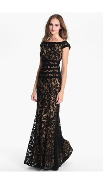 What flowers to go with my wedding dress?