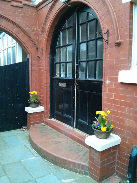Please help me find a front door(s)