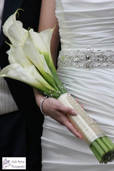 What flowers to go with my wedding dress?