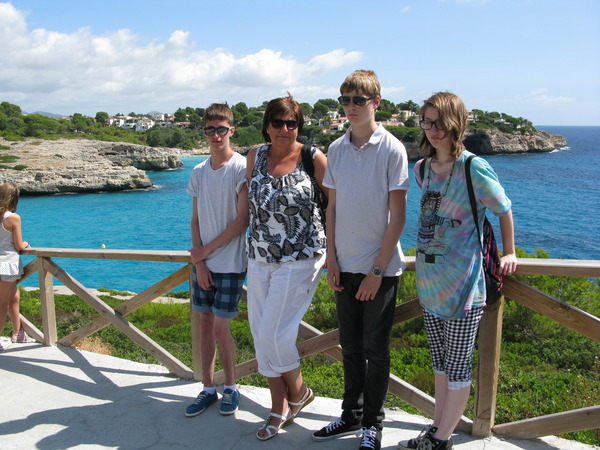 Do yr 11 stay in school until July once they have finshed their gcse`s?
