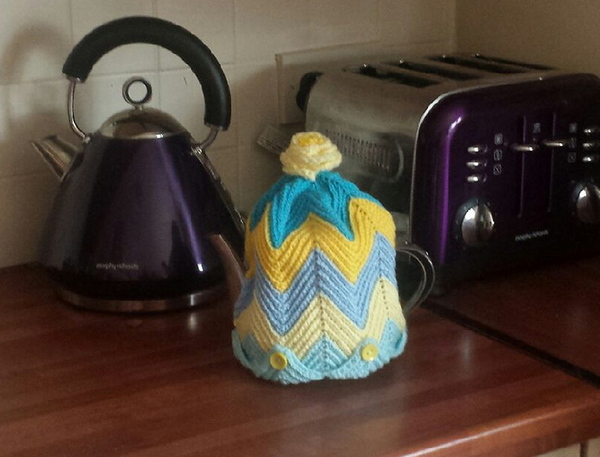 Team Hooker : Come flash your wares at the Hotel Crochetfornia.