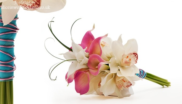 What flowers to go with my wedding dress?