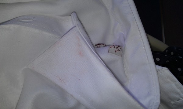 Lipstick on your collar - do people really smell perfume on their cheating H?