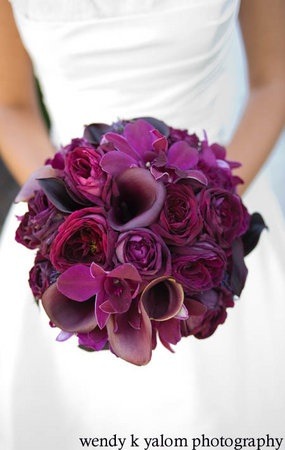 What flowers to go with my wedding dress?