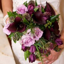 What flowers to go with my wedding dress?