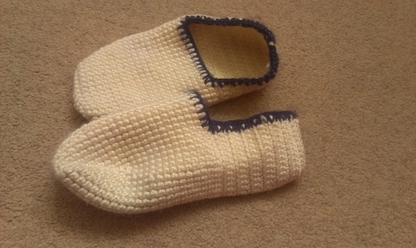 Please suggest durable chunky yarn for crocheting socks