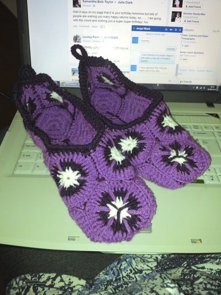 Team Hooker : Come flash your wares at the Hotel Crochetfornia.