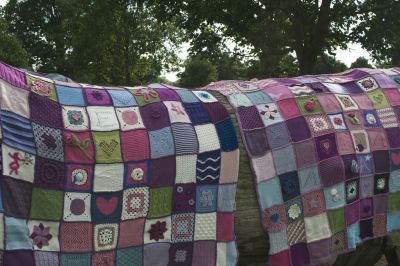 A Blanket for Expat: Sign up thread for donors, knitters and crocheters.