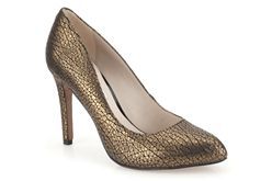 Saw a lady wearing bronze/ gold coloured shoes... can you help find them?