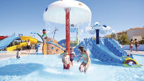 Any small water / splash parks that hotel non-residents can use?