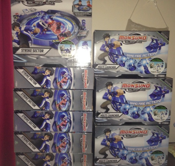 Joblot of brand new Monsuno toys