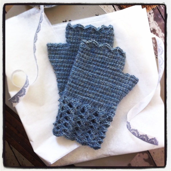 Team Hooker : Come flash your wares at the Hotel Crochetfornia.