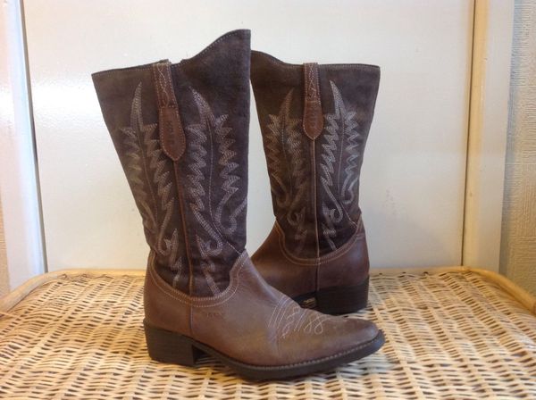 Help me find these boots please!