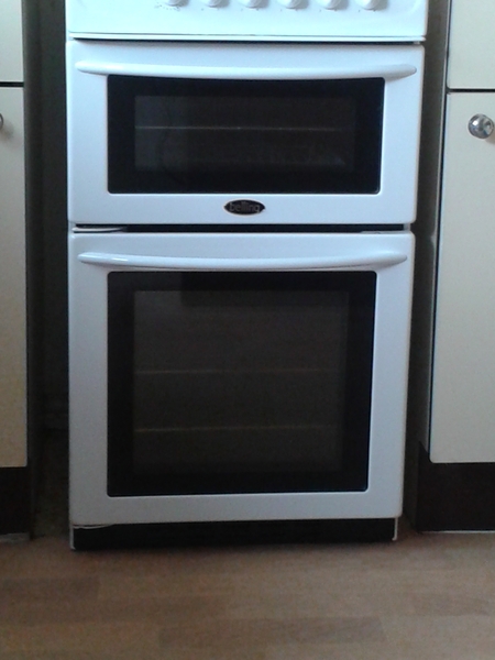 How would you clean these gaps? Ridiculous oven, annoying grot!