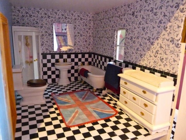 Anyone 'refurbished' aDolls house