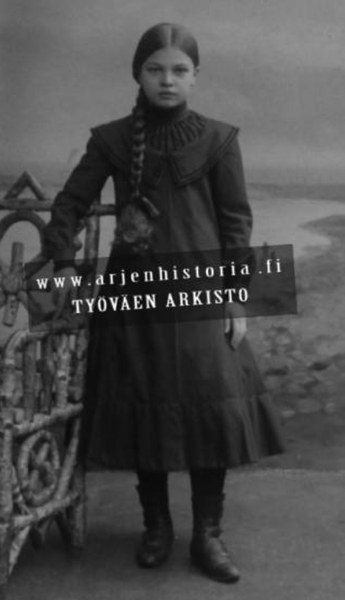 Please help me date this photo