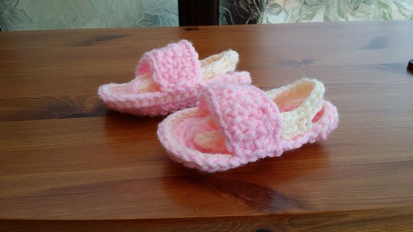 Team Hooker : Come flash your wares at the Hotel Crochetfornia.