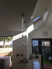 Kitchen task lighting without wall cabinets