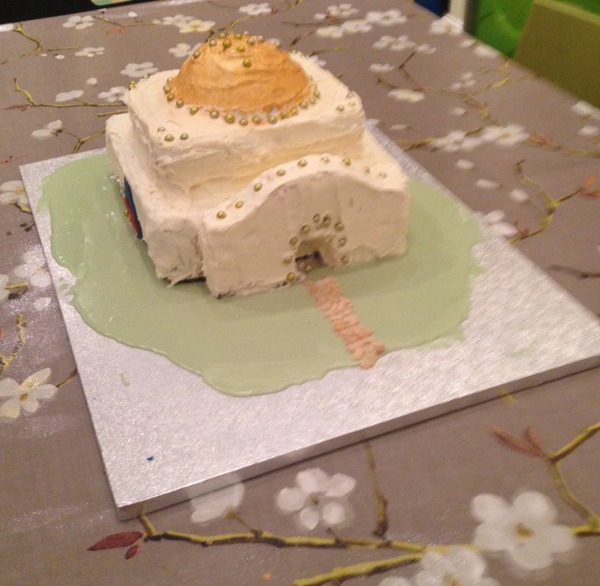 Help!  Dd wants to make a cake model of a Byzantine church ...