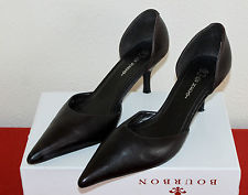 Can I wear these boots with this dress?