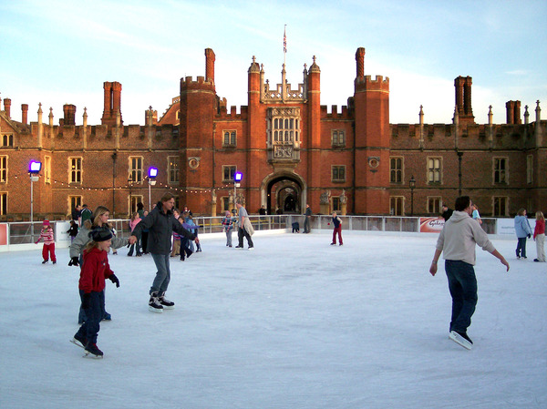 COMPETITION: 10 PAIRS OF PARENT + CHILD TICKETS AVAILABLE FOR HAMPTON COURT PALACE ICE RINK