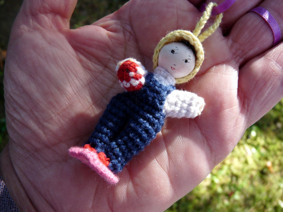 Team Hooker : Come flash your wares at the Hotel Crochetfornia.