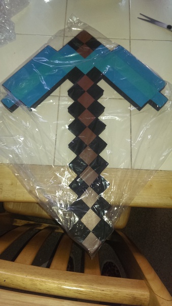 Those of you whose DCs are into Minecraft - do you have any decent related non-virtual gifts?