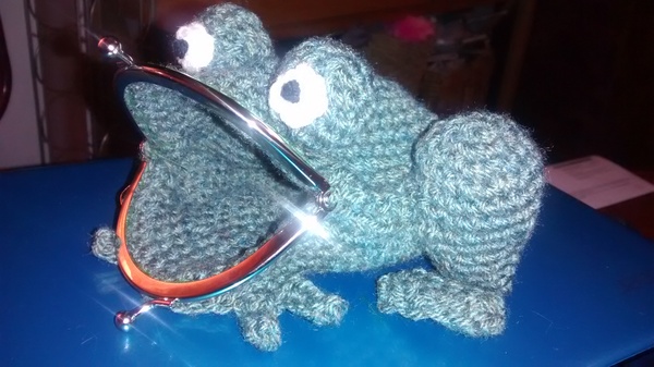 Team Hooker : Come flash your wares at the Hotel Crochetfornia.