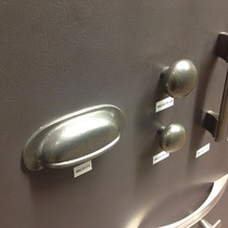 Kitchen handles... please help me!