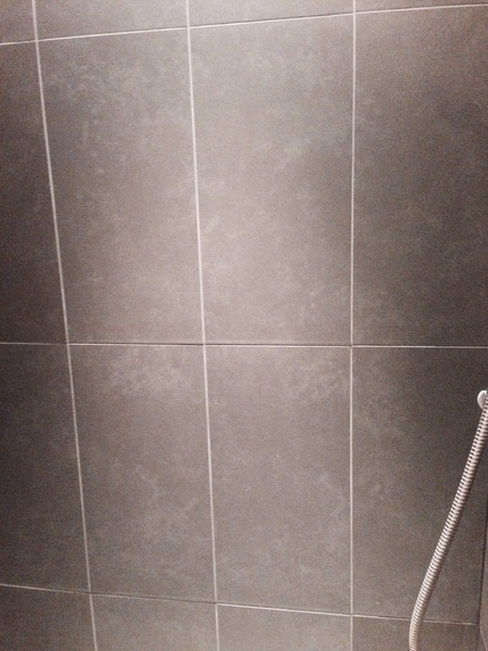 metro effect tiling (big tiles) in bathroom