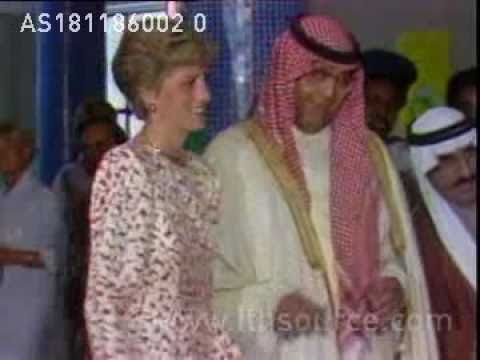 Should Michelle Obama (and others) have worn a head scarf?