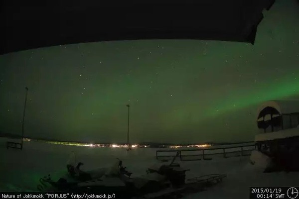 Armchair aurora watching