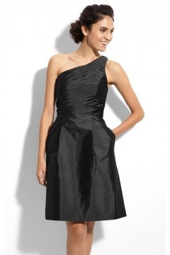 Bridesmaids coordination issues - HELP ME