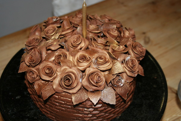 Ideas for a small but stunning celebration cake?