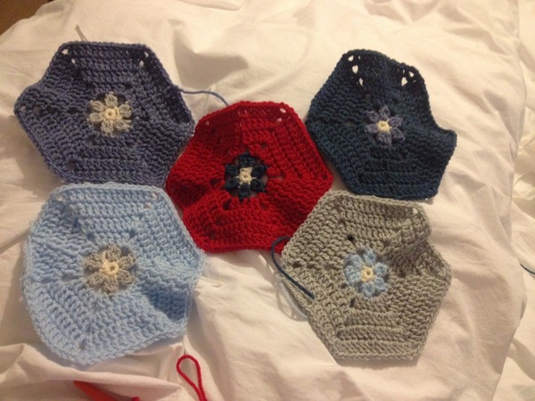 Stylecraft special dk  midnight. Does anyone have a ball of this?