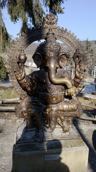 Grab your Ganeshas and collect your cats: The Elderberry Pavlovas in the Quest for the New Year clusterdiff (thread 25)