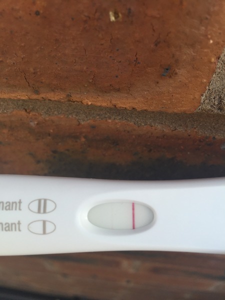 anyone else in the 2ww but absolutely not symptom spotting this time?