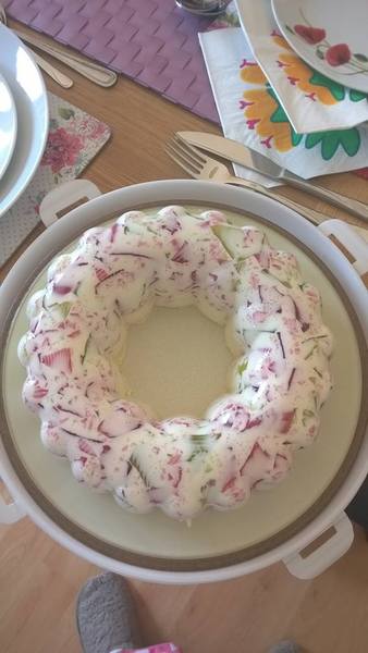 April 2015 Thread 13: The babies are creeping in one by one and the gardens really need seeing to!