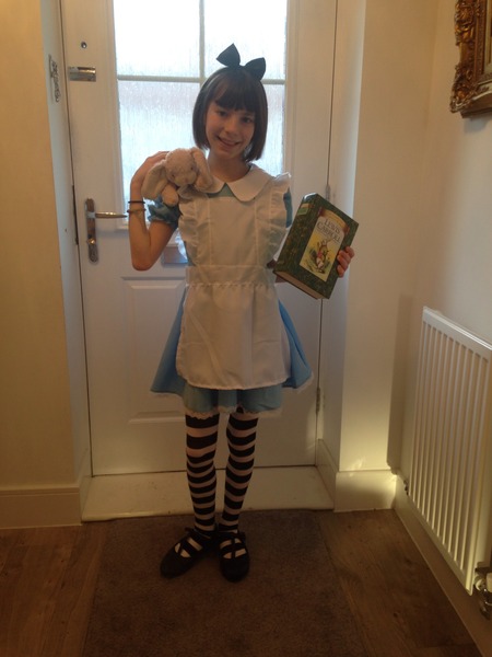 Looking-Glass Girl is Alice in Wonderland re-imagined by Cathy Cassidy. Join the discussion to win a Wonderland Hamper worth over £100