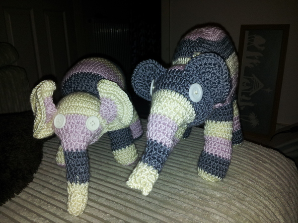 Team Hooker : Come flash your wares at the Hotel Crochetfornia.