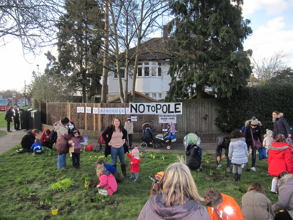 Fight 12.5m telephone mast for Park Road - 20 days to respond