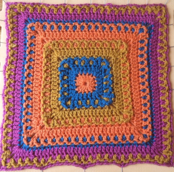 Team Hooker : Come flash your wares at the Hotel Crochetfornia.