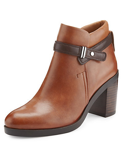 Help for an auld gimmer please.Can I wear thee ankle boots with these dresses?