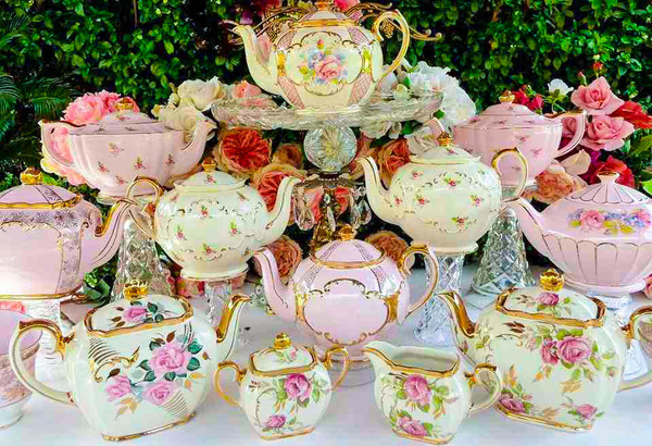 10% off tea sets at cake stand land