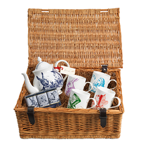 Looking-Glass Girl is Alice in Wonderland re-imagined by Cathy Cassidy. Join the discussion to win a Wonderland Hamper worth over £100