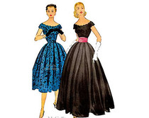 Evening dress with space for dancing