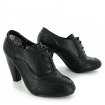Help for an auld gimmer please.Can I wear thee ankle boots with these dresses?