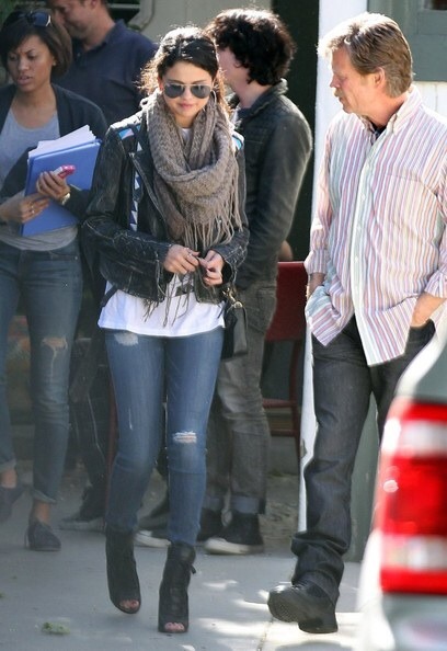 Is it twee to wear a scarf?