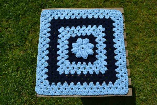 Woolly Hugs: Blankets for the Children of Chernobyl. Squares needed!