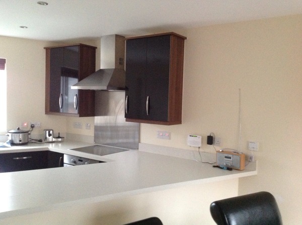 Accessoring a black kitchen